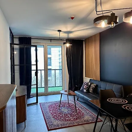 C71 - Metro Wilanowska - Free Underground Parking 华沙