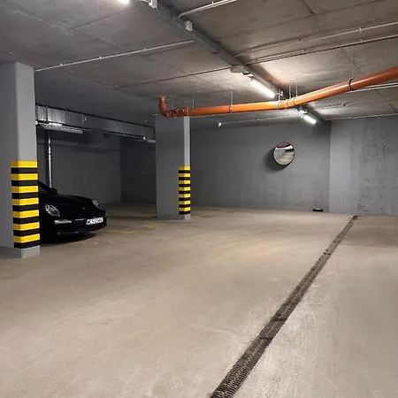 C71 - Metro Wilanowska - Free Underground Parking 华沙